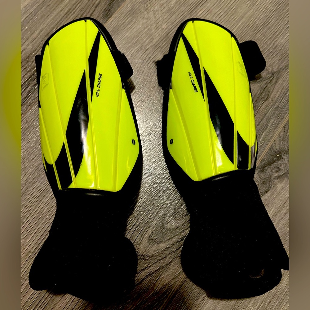 Pre-owned Nike Charge Shin Guards Youth Size Small